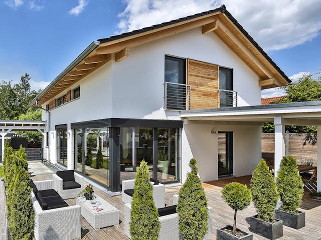 Fertighaus Bruckberg von Regnauer Hausbau Schlüsselfertig ab 396995€, Satteldach-Klassiker Außenansicht 3