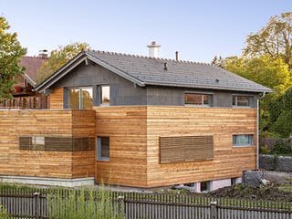 Fertighaus Waakirchen von Regnauer Hausbau Schlüsselfertig ab 520390€, Satteldach-Klassiker Außenansicht 1