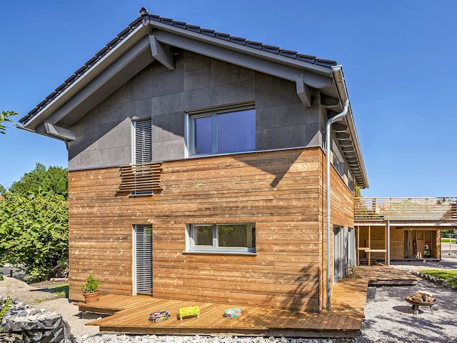 Fertighaus Waakirchen von Regnauer Hausbau Schlüsselfertig ab 520390€, Satteldach-Klassiker Außenansicht 2