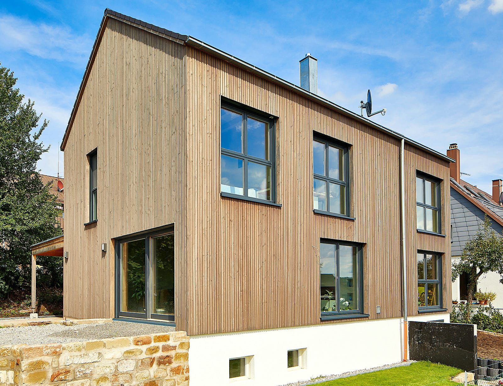 Fertighaus Korntal von Rems-Murr-Holzhaus Schlüsselfertig ab 454000€, Satteldach-Klassiker Außenansicht 1