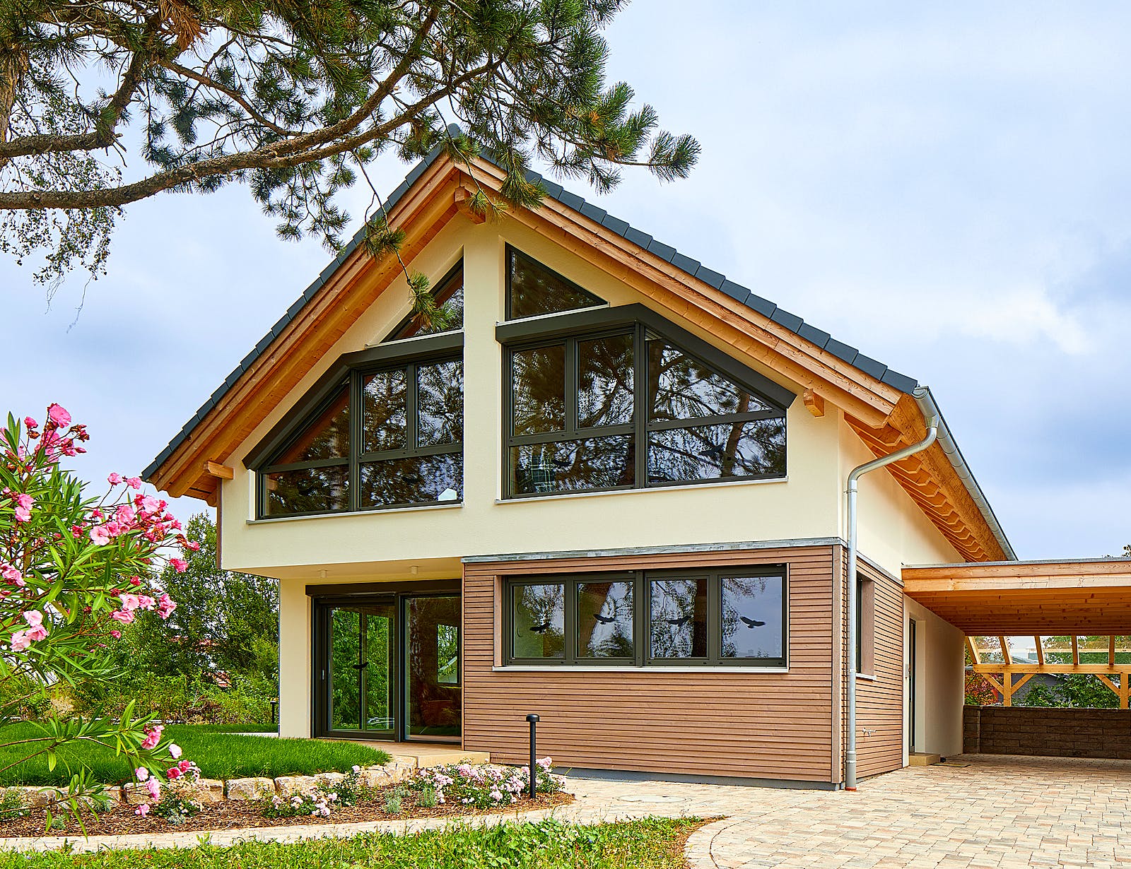 Blockhaus Schwalbenflug von Rems-Murr-Holzhaus Schlüsselfertig ab 470000€, Satteldach-Klassiker Außenansicht 1