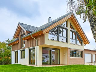 Blockhaus Schwalbenflug von Rems-Murr-Holzhaus Ausbauhaus ab 301811€, Satteldach-Klassiker Außenansicht 2