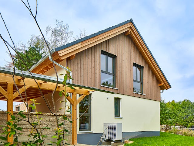 Blockhaus Schwalbenflug von Rems-Murr-Holzhaus Ausbauhaus ab 301811€, Satteldach-Klassiker Außenansicht 3