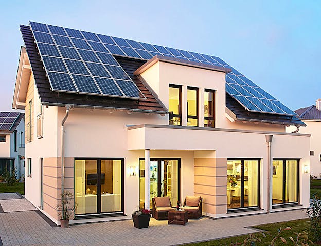 Versetztes Pultdach mit PV-Anlage