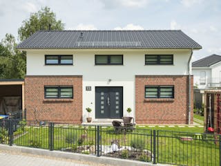 Massivhaus Haus Hamburg von ROTH MASSIVHAUS Schlüsselfertig ab 419000€, Satteldach-Klassiker Außenansicht 4