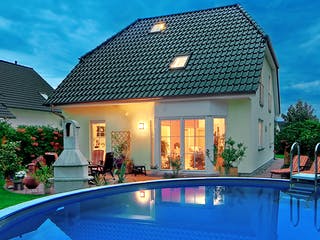 Massivhaus Landhaus 142 von ROTH-MASSIVHAUS Schlüsselfertig ab 277900€, Satteldach-Klassiker Außenansicht 3