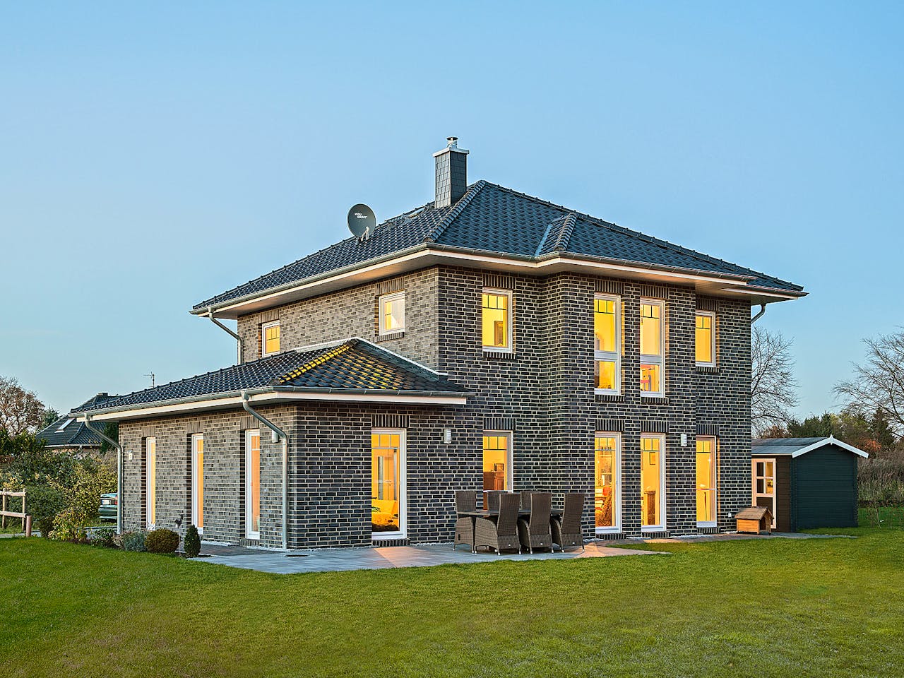 Massivhaus Stadtvilla Lugana von ROTH-MASSIVHAUS Schlüsselfertig ab 341500€, Stadtvilla Außenansicht 1