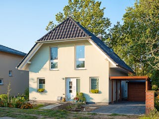 Massivhaus Haus Stade von ROTH MASSIVHAUS Schlüsselfertig ab 349600€, Satteldach-Klassiker Außenansicht 1