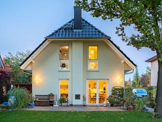 Massivhaus Haus Stade von ROTH MASSIVHAUS Schlüsselfertig ab 349600€, Satteldach-Klassiker Außenansicht 3