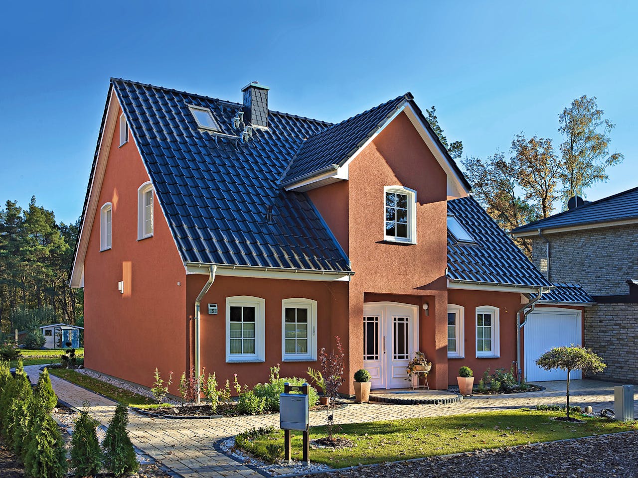 Massivhaus Stadthaus 141 von ROTH-MASSIVHAUS Schlüsselfertig ab 325200€, Satteldach-Klassiker Außenansicht 1