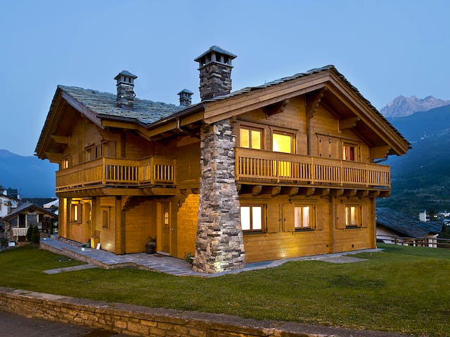 Blockhaus Aosta von Rubner Haus Schlüsselfertig ab 574000€, Blockhaus Außenansicht 1