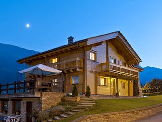 Blockhaus Aosta von Rubner Haus Schlüsselfertig ab 574000€, Blockhaus Außenansicht 2