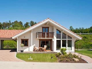 Blockhaus Gardena mit Carport von Rubner Haus Schlüsselfertig ab 349000€, Blockhaus Außenansicht 1