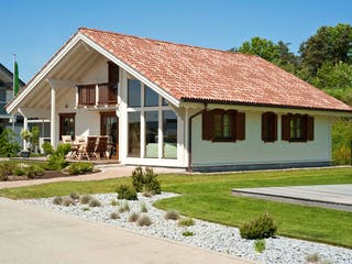 Blockhaus Gardena mit Carport von Rubner Haus Schlüsselfertig ab 349000€, Blockhaus Außenansicht 2