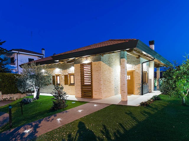 Blockhaus Puglia von Rubner Haus AT Schlüsselfertig ab 330000€, Blockhaus Außenansicht 2