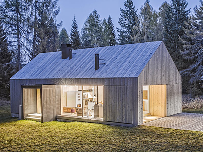 Modernes Einfamilienhaus mit Holzfassade von Rubner