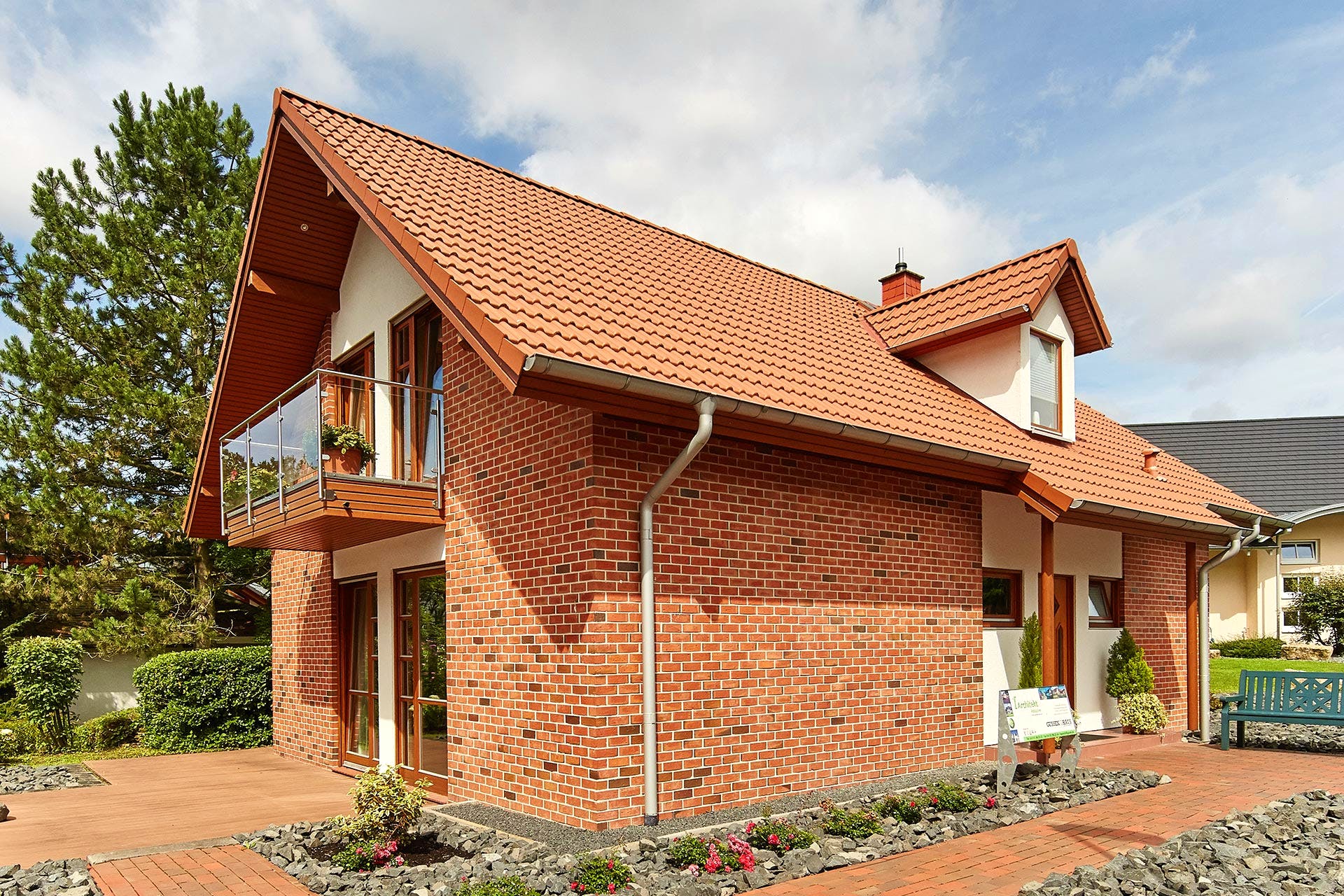 Fertighaus Sabrina - MH Bad Vilbel von GUSSEK HAUS Schlüsselfertig ab 590000€, Satteldach-Klassiker Außenansicht 2