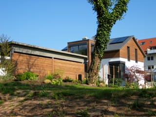 Fertighaus Sandweg von Holzhaus Rosskopf Schlüsselfertig ab 429000€, Satteldach-Klassiker Außenansicht 6