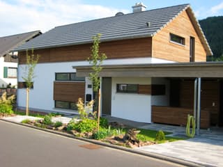 Fertighaus Sandweg von Holzhaus Rosskopf Schlüsselfertig ab 429000€, Satteldach-Klassiker Außenansicht 2