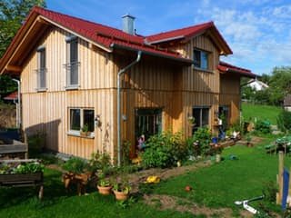 Fertighaus Sanrit von Holzhaus Rosskopf Schlüsselfertig ab 399000€, Blockhaus Außenansicht 1