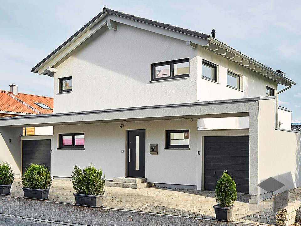 Satteldach Landhaus 139 von LUXHAUS Außenansicht