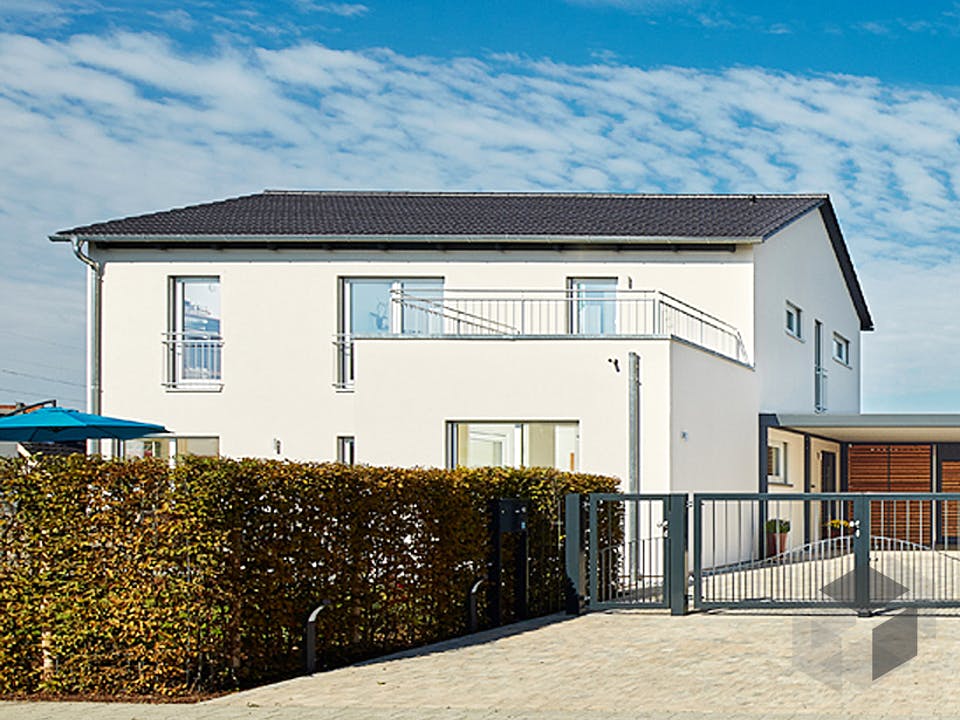 Satteldach Landhaus 200 von LUXHAUS Außenansicht