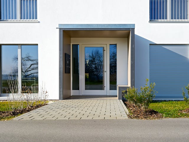 Fertighaus Schindele - Kundenhaus von Bau-Fritz Schlüsselfertig ab 1800000€, Satteldach-Klassiker Außenansicht 9