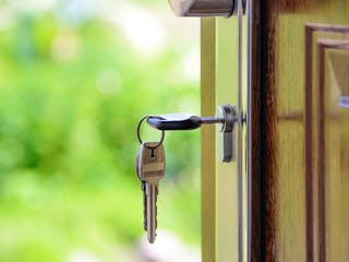 Eingang eines schlüsselfertigen Hauses