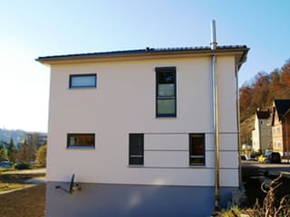 Fertighaus Schmittenberg von Holzhaus Roßkopf Schlüsselfertig ab 288000€, Stadtvilla Außenansicht 6