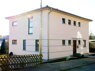 Fertighaus Schmittenberg von Holzhaus Roßkopf Schlüsselfertig ab 288000€, Stadtvilla Außenansicht 1