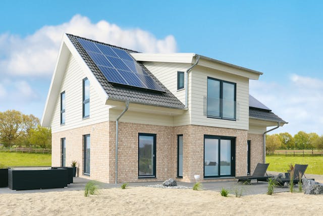 Schlicht-modernes helles Klinkerhaus mit skandinavischen Fassadenelementen im Obergeschoss, errichtet im Ostseebad Schönhagen von Danhaus