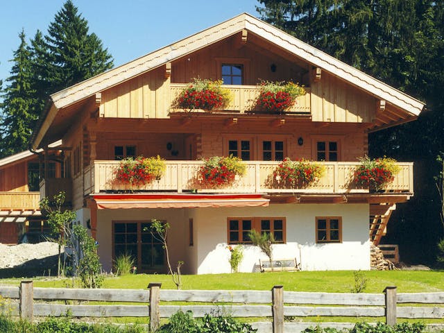 Fertighaus Schongau von TIROLIA Ausbauhaus ab 129283€, Blockhaus Außenansicht 1