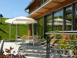 Fertighaus Schubert von Holzhaus Roßkopf Schlüsselfertig ab 284500€, Satteldach-Klassiker Außenansicht 5