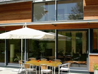 Fertighaus Schubert von Holzhaus Roßkopf Schlüsselfertig ab 284500€, Satteldach-Klassiker Außenansicht 6