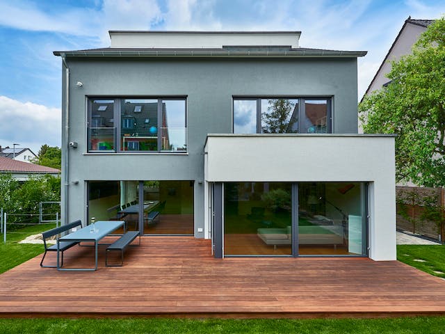Fertighaus Haus Schulz von Fertighaus WEISS Schlüsselfertig ab 599000€, Pultdachhaus Außenansicht 1