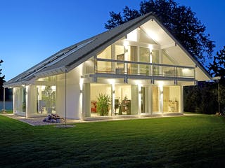 Fertighaus Holzskelettbau mit Garagenanbau von Detmolder Fachwerkhaus Schlüsselfertig ab 672000€, Fachwerk Außenansicht 4