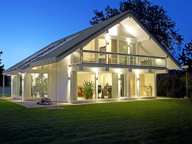 Fertighaus Holzskelettbau mit Garagenanbau von Detmolder Fachwerkhaus Schlüsselfertig ab 672000€, Fachwerk Außenansicht 4