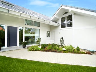 Fertighaus Holzskelettbau mit Garagenanbau von Detmolder Fachwerkhaus Schlüsselfertig ab 672000€, Fachwerk Außenansicht 6