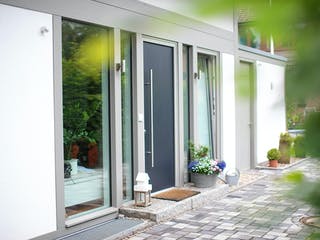 Fertighaus Holzskelettbau mit freistehendem Carport von Detmolder Fachwerkhaus Schlüsselfertig ab 390000€, Außenansicht 5