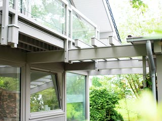 Fertighaus Holzskelettbau mit freistehendem Carport von Detmolder Fachwerkhaus Schlüsselfertig ab 390000€, Außenansicht 6