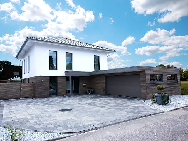 Fertighaus Haus 7 von Detmolder Fachwerkhaus Ausbauhaus ab 290000€, Stadtvilla Außenansicht 3