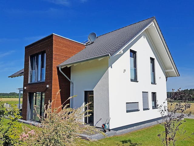 Fertighaus Haus 9 von Detmolder Fachwerkhaus Ausbauhaus ab 240000€, Satteldach-Klassiker Außenansicht 2
