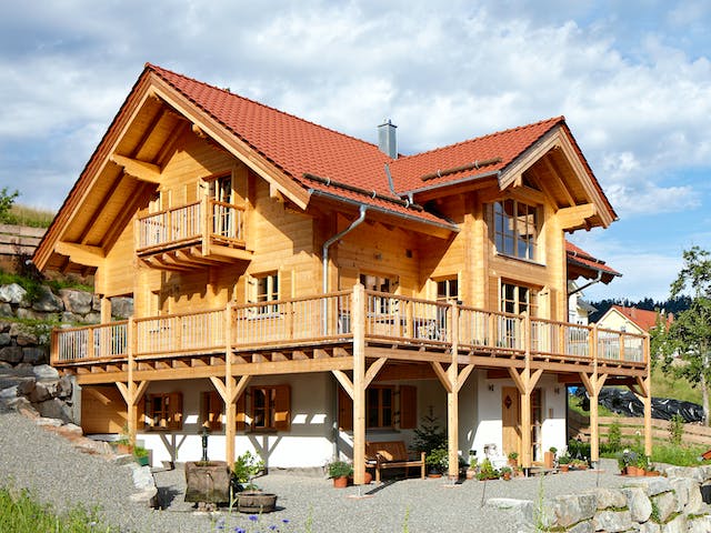 Blockhaus Schwarzwald von Rems-Murr-Holzhaus Schlüsselfertig ab 590000€, Stadtvilla Außenansicht 1
