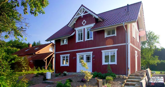 Holzhaus im skandinavischen Baustil