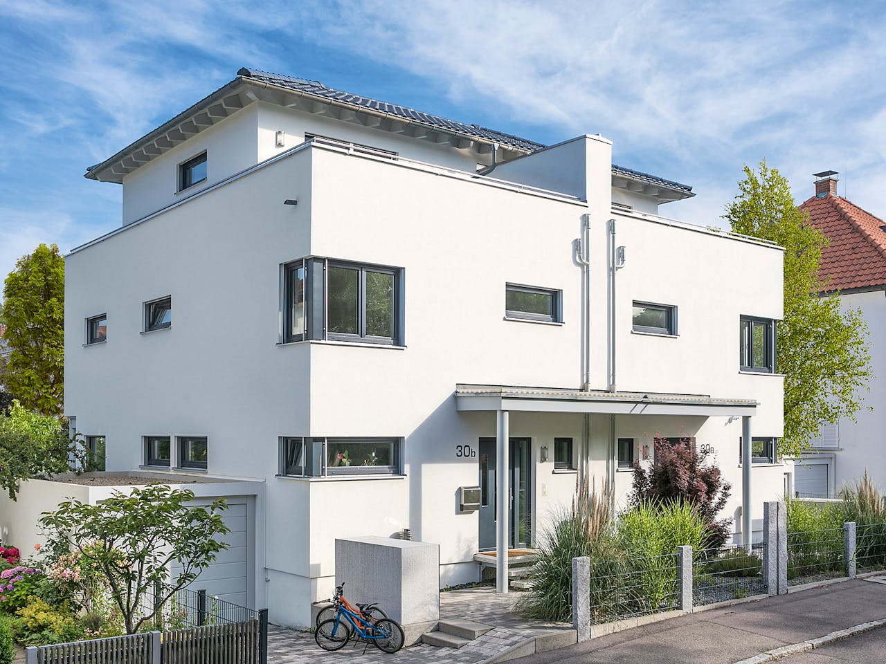 Fertighaus D 30-166.2 - Walmdach Doppelhaus von SchwörerHaus Schlüsselfertig ab 534901€, Stadtvilla Außenansicht 1