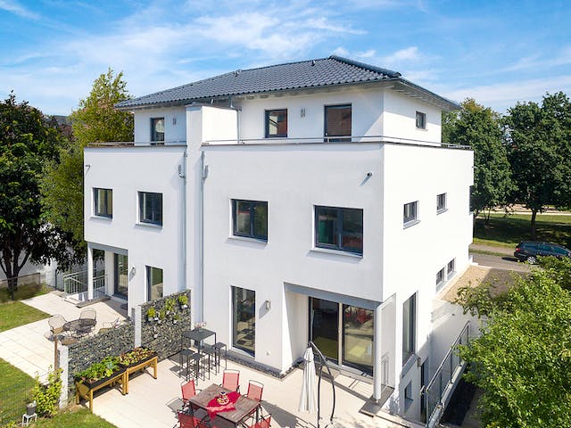 Fertighaus D 30-166.2 - Walmdach Doppelhaus von SchwörerHaus Schlüsselfertig ab 520400€, Stadtvilla Außenansicht 3