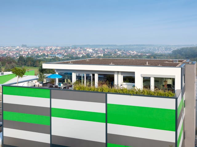 Fertighaus E 10-230.1 - Bungalow mit Dachterrasse von SchwörerHaus Schlüsselfertig ab 799670€, Cubushaus Außenansicht 1