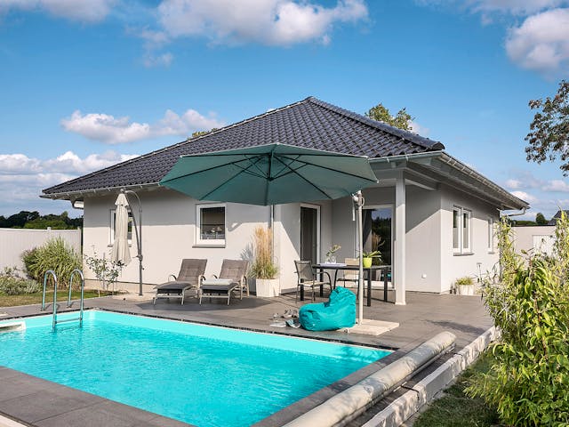 E 10-093.3 - Bungalow mit Pool