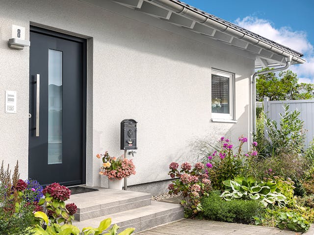 Fertighaus E 10-093.3 - Bungalow mit Pool von SchwörerHaus Schlüsselfertig ab 307618€, Bungalow Außenansicht 3