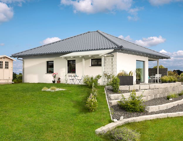 Kleiner Fertighaus-Bungalow E 10-097.2 von SchwörerHaus